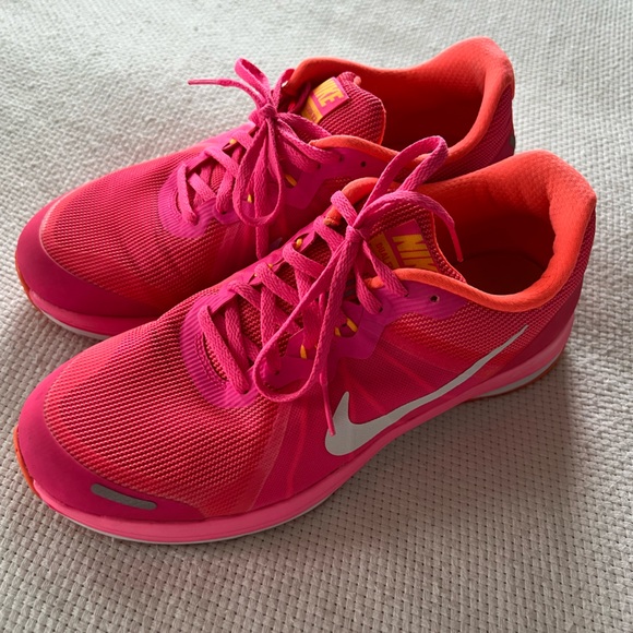 Woman’s Nike Dual Fusion X2 Pink Size 10 Almost New - Picture 1 of 9